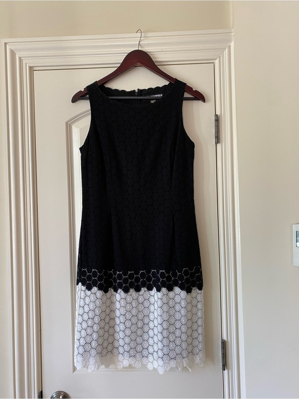 Karl Lagerfeld Black & White Lace Shift Dress. Size 4